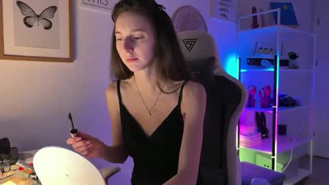 misslalii online show from March 1, 2026, 4:42 pm