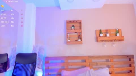 Mia  online show from November 13, 2025, 10:47 am