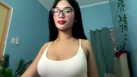 missminervaa online show from October 8, 2025, 2:14 pm