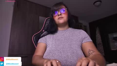 Snapshot of missmoonn chatting on October 8, 2025, 1:58 am MissMoon online show from October 8, 2025, 1:58 am