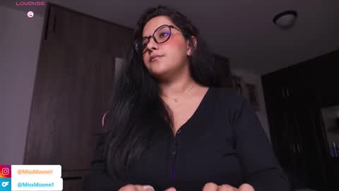 Snapshot of missmoonn chatting on October 27, 2025, 10:58 pm MissMoon online show from October 27, 2025, 10:58 pm