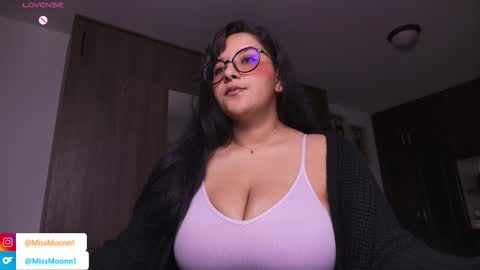 Snapshot of missmoonn chatting on November 5, 2025, 10:54 pm MissMoon online show from November 5, 2025, 10:54 pm