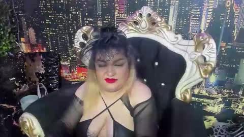 Snapshot of missqueent chatting on November 28, 2025, 11:40 pm QueenT online show from November 28, 2025, 11:40 pm