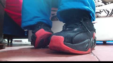 Snapshot of misssam28 chatting on October 31, 2025, 4:52 pm TELL ME MISS online show from October 31, 2025, 4:52 pm