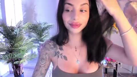 Sienna online show from June 21, 2026, 5:32 am