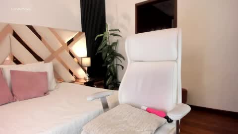 Fernanda Davila online show from April 14, 2026, 10:27 pm