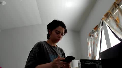 V Nessa online show from May 10, 2026, 6:24 pm