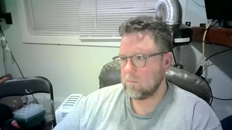 Snapshot of mister_happy567 chatting on January 11, 2025, 6:14 am Mr. Happy online show from January 11, 2025, 6:14 am