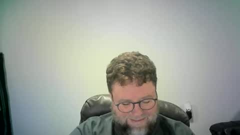 Snapshot of mister_happy567 chatting on November 6, 2025, 6:58 am Mr. Happy online show from November 6, 2025, 6:58 am