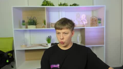 Snapshot of mister_vice chatting on September 16, 2025, 8:37 am mister_vice online show from September 16, 2025, 8:37 am