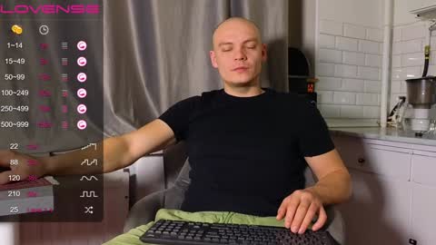 Snapshot of misterjames_ chatting on December 3, 2024, 4:14 am MIsterjames online show from December 3, 2024, 4:14 am