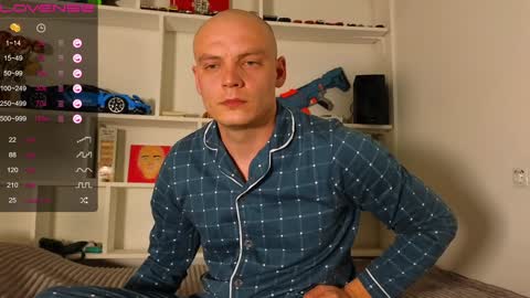 Snapshot of misterjames_ chatting on December 5, 2024, 4:23 pm MIsterjames online show from December 5, 2024, 4:23 pm