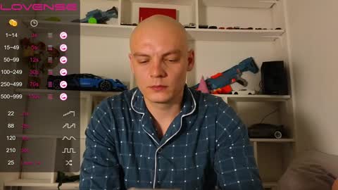 Snapshot of misterjames_ chatting on December 8, 2024, 12:19 pm MIsterjames online show from December 8, 2024, 12:19 pm