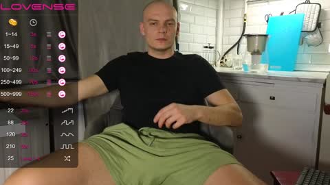 Snapshot of misterjames_ chatting on December 26, 2024, 2:33 am MIsterjames online show from December 26, 2024, 2:33 am