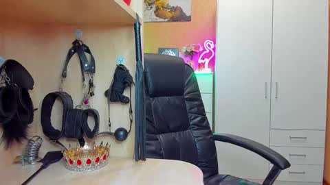 Snapshot of mistress_kristi chatting on September 26, 2025, 7:29 pm Mistress Kristi online show from September 26, 2025, 7:29 pm