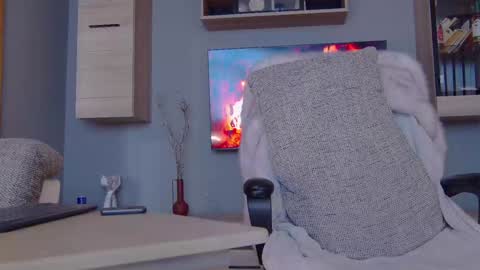 Snapshot of mistressellie chatting on January 30, 2025, 2:15 pm MitressEllie--Your Bratty Miss online show from January 30, 2025, 2:15 pm