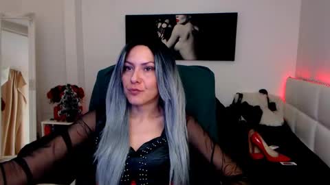 Snapshot of mistressevelyn_ chatting on December 16, 2024, 7:15 am MistressEvelyn online show from December 16, 2024, 7:15 am