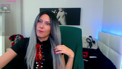 Snapshot of mistressevelyn_ chatting on December 19, 2024, 6:01 am MistressEvelyn online show from December 19, 2024, 6:01 am