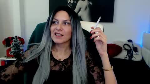 Snapshot of mistressevelyn_ chatting on December 20, 2024, 12:05 pm MistressEvelyn online show from December 20, 2024, 12:05 pm