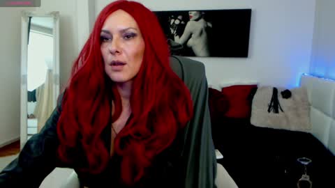 Snapshot of mistressevelyn_ chatting on January 13, 2025, 8:58 am MistressEvelyn online show from January 13, 2025, 8:58 am
