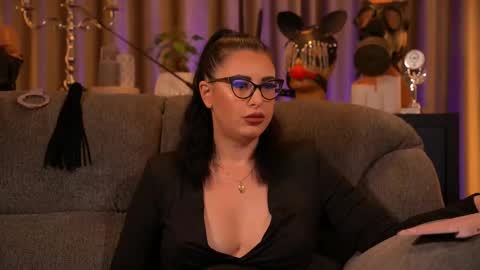 Snapshot of mistresskellykent chatting on September 9, 2025, 12:54 am Mistress Kelly online show from September 9, 2025, 12:54 am