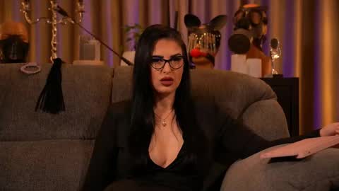 Snapshot of mistresskellykent chatting on September 18, 2025, 8:44 pm Mistress Kelly online show from September 18, 2025, 8:44 pm