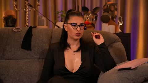 Snapshot of mistresskellykent chatting on September 22, 2025, 9:06 pm Mistress Kelly online show from September 22, 2025, 9:06 pm