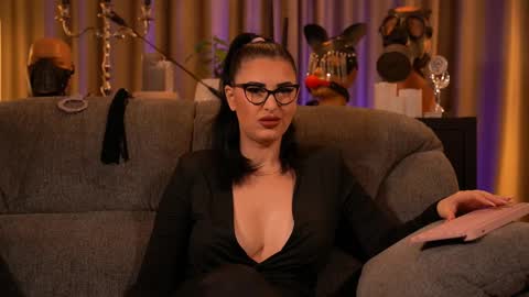 Snapshot of mistresskellykent chatting on September 25, 2025, 11:52 pm Mistress Kelly online show from September 25, 2025, 11:52 pm