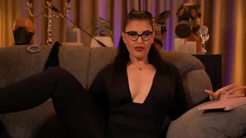 Snapshot of mistresskellykent chatting on September 26, 2025, 10:36 pm Mistress Kelly online show from September 26, 2025, 10:36 pm