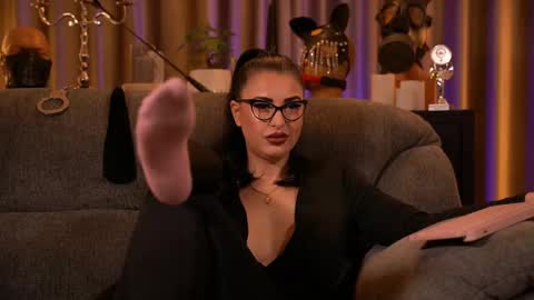 Snapshot of mistresskellykent chatting on October 10, 2025, 10:31 pm Mistress Kelly online show from October 10, 2025, 10:31 pm