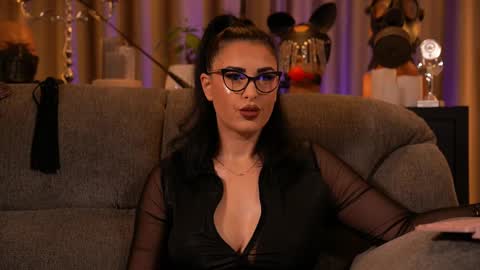 Snapshot of mistresskellykent chatting on November 1, 2025, 11:29 pm Mistress Kelly online show from November 1, 2025, 11:29 pm