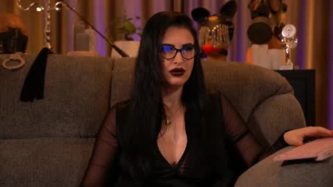 Snapshot of mistresskellykent chatting on November 11, 2025, 12:54 am Mistress Kelly online show from November 11, 2025, 12:54 am