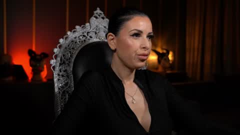 Snapshot of mistresskellykent chatting on July 21, 2026, 10:45 pm Mistress Kelly online show from July 21, 2026, 10:45 pm