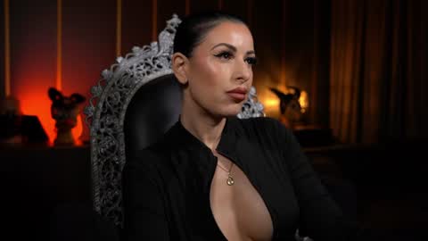 Snapshot of mistresskellykent chatting on July 24, 2026, 11:14 pm Mistress Kelly online show from July 24, 2026, 11:14 pm