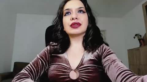 Snapshot of mistressmichelle5 chatting on February 8, 2025, 7:26 am YourGoddessM online show from February 8, 2025, 7:26 am