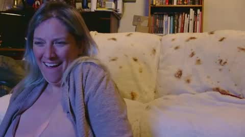 Snapshot of mistymountains96 chatting on April 2, 2026, 3:15 am Misty Mountains online show from April 2, 2026, 3:15 am
