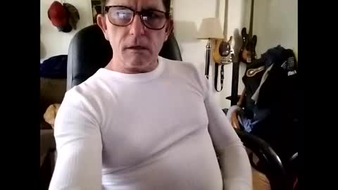 Snapshot of mitchnails69 chatting on January 1, 2025, 4:29 pm BobbyMitchGa online show from January 1, 2025, 4:29 pm