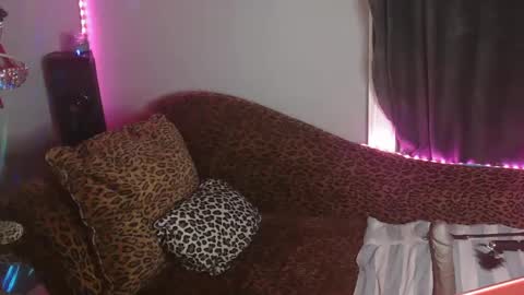 Snapshot of mixedlovers chatting on September 30, 2025, 2:16 am Precious online show from September 30, 2025, 2:16 am