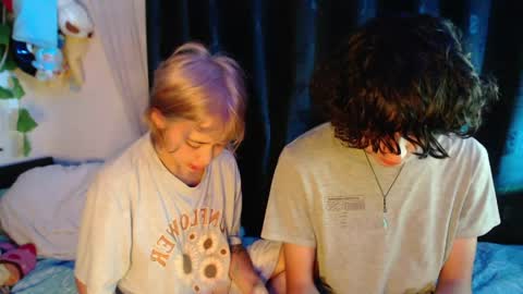 Naomi and Nekorii online show from May 8, 2026, 2:39 am