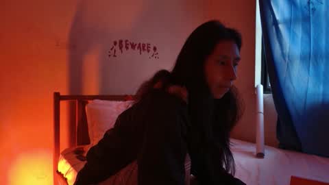 MoonLipson online show from December 1, 2025, 12:21 pm