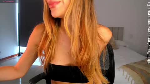 Snapshot of mmmayra_0x chatting on October 5, 2025, 8:18 pm MAYRA online show from October 5, 2025, 8:18 pm