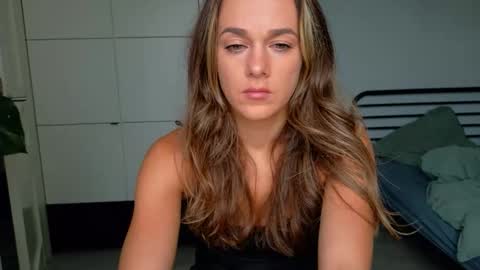 mmminnie online show from October 8, 2025, 11:41 am