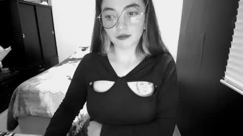 Snapshot of mocca_117 chatting on February 18, 2026, 2:07 am Sam online show from February 18, 2026, 2:07 am