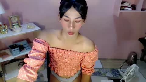 Snapshot of mocha_locca chatting on January 2, 2025, 11:41 am Mocha Locca online show from January 2, 2025, 11:41 am
