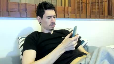 Snapshot of moderdelier chatting on January 5, 2025, 12:52 am DigBreed online show from January 5, 2025, 12:52 am