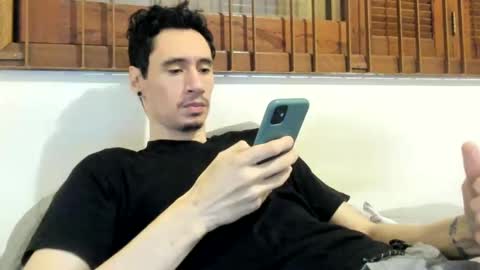 Snapshot of moderdelier chatting on February 15, 2025, 12:26 am DigBreed online show from February 15, 2025, 12:26 am