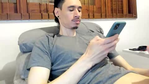 Snapshot of moderdelier chatting on October 6, 2025, 1:14 am DigBreed online show from October 6, 2025, 1:14 am