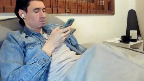 Snapshot of moderdelier chatting on November 1, 2025, 7:27 pm DigBreed online show from November 1, 2025, 7:27 pm