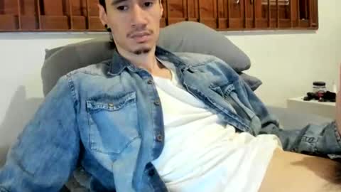 Snapshot of moderdelier chatting on November 23, 2025, 6:52 pm DigBreed online show from November 23, 2025, 6:52 pm