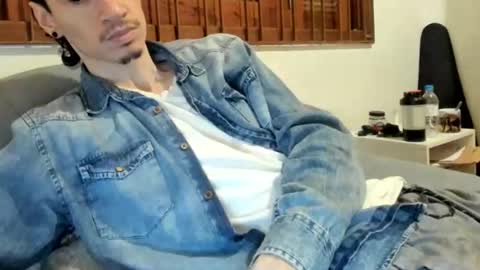 Snapshot of moderdelier chatting on November 24, 2025, 11:10 am DigBreed online show from November 24, 2025, 11:10 am